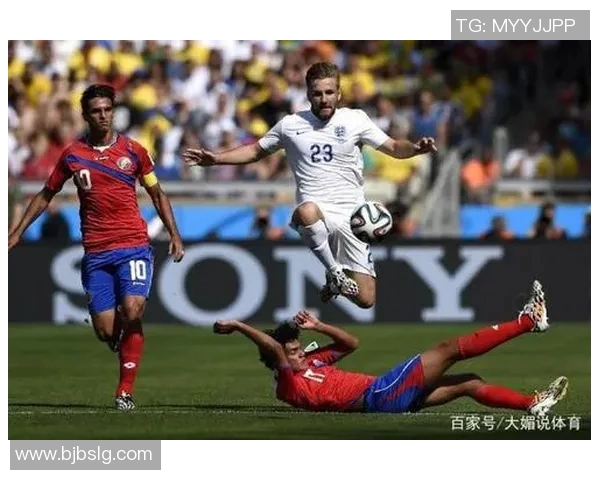 足球花式过人技巧揭秘让你在球场上成为闪耀的明星 足球花式过人技巧揭秘让你在球场上成为闪耀的明星